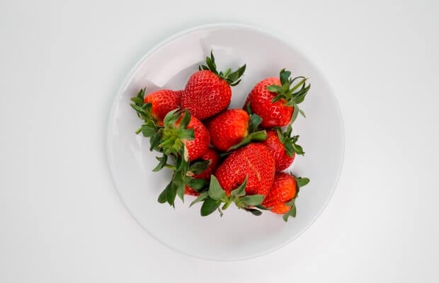 100 calories in strawberries